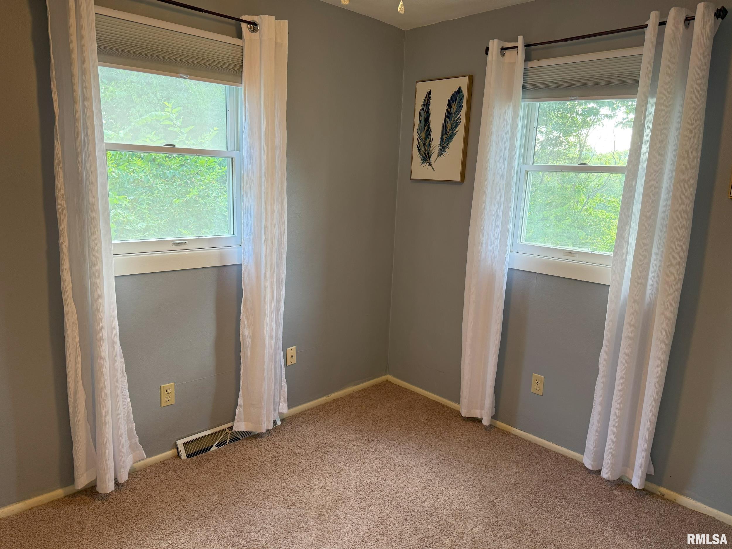 17 Lilac Lane Springfield, IL 62702 - Photo 9 of 14 Gallery Image 9
