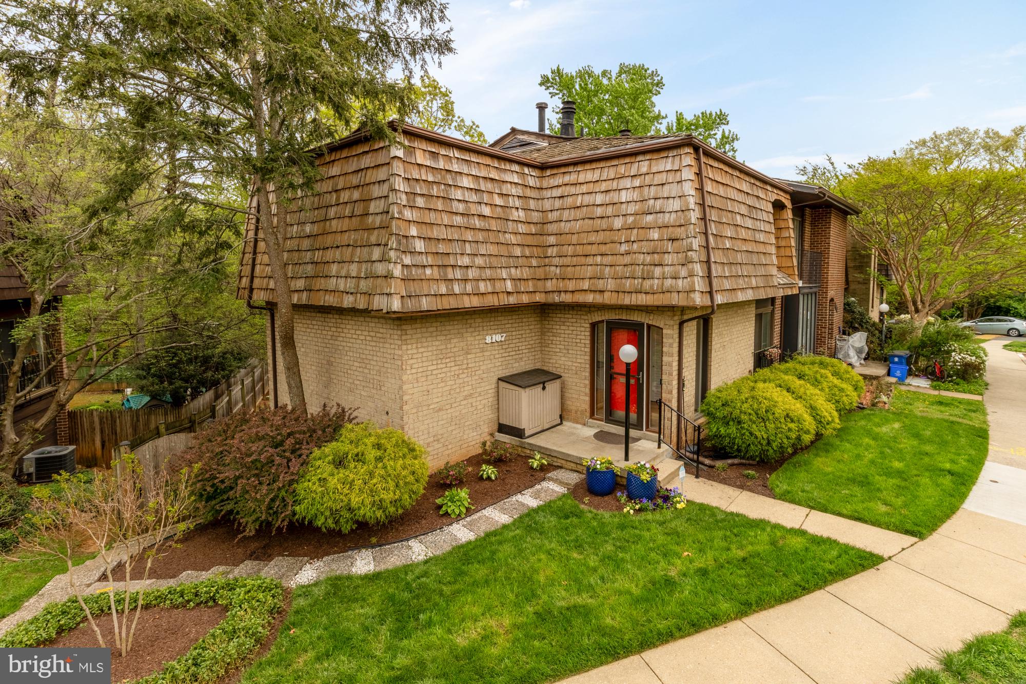 8107 Inverness Ridge Road Rockville, MD 20854 - Photo 3 of 52