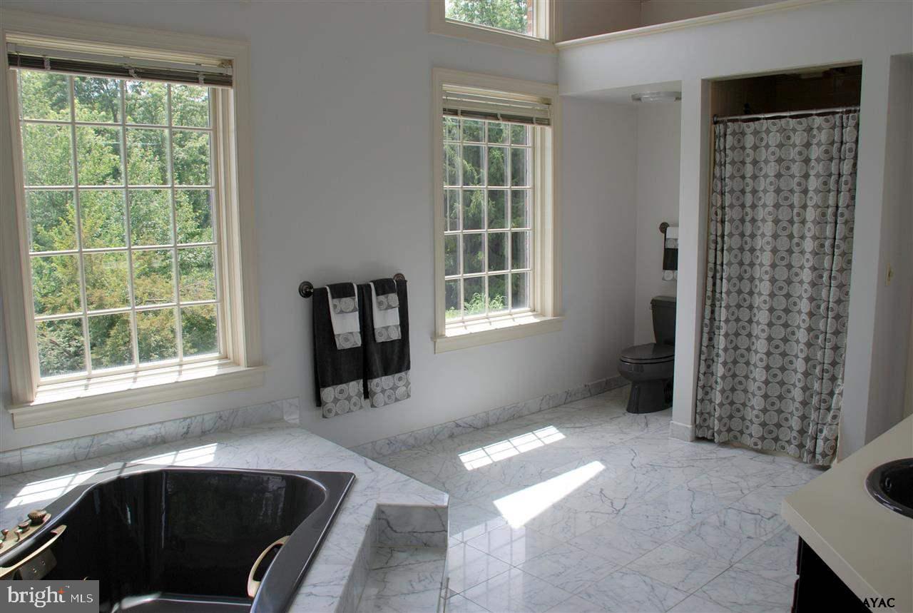 1540 Dunster Road York, PA 17403 - Photo 22 of 36 Gallery Image 22