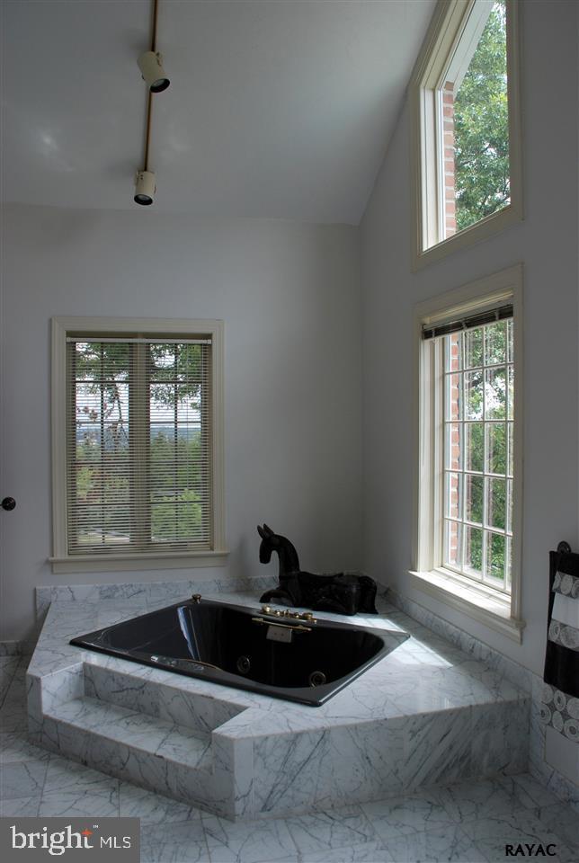 1540 Dunster Road York, PA 17403 - Photo 24 of 36 Gallery Image 24