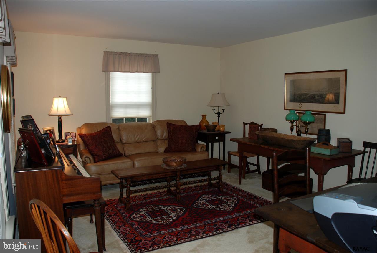 1540 Dunster Road York, PA 17403 - Photo 5 of 36 Gallery Image 5