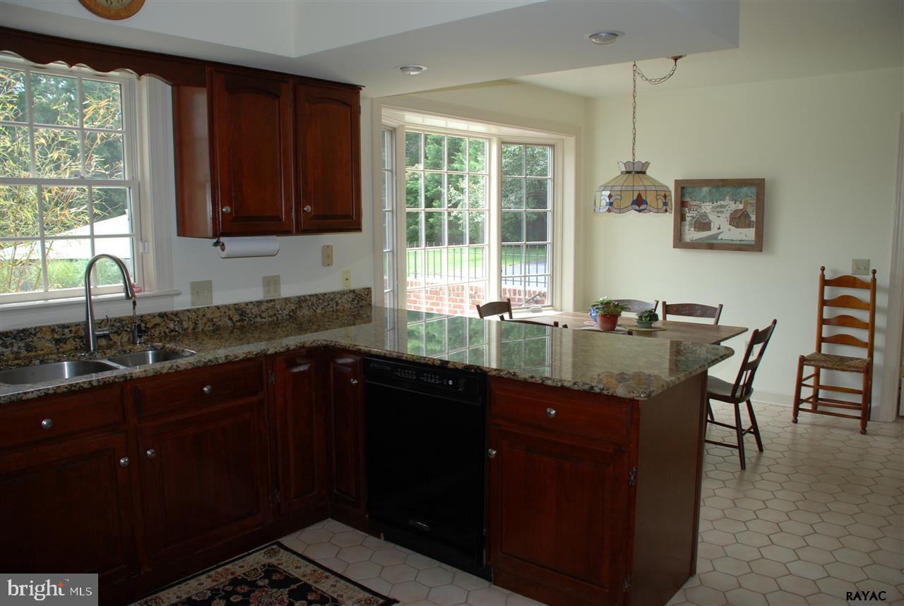 1540 Dunster Road York, PA 17403 - Photo 10 of 36 Gallery Image 10