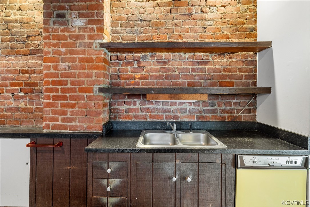 2018 Floyd Avenue Richmond, VA 23220 - Photo 19 of 36 a close view of a stove