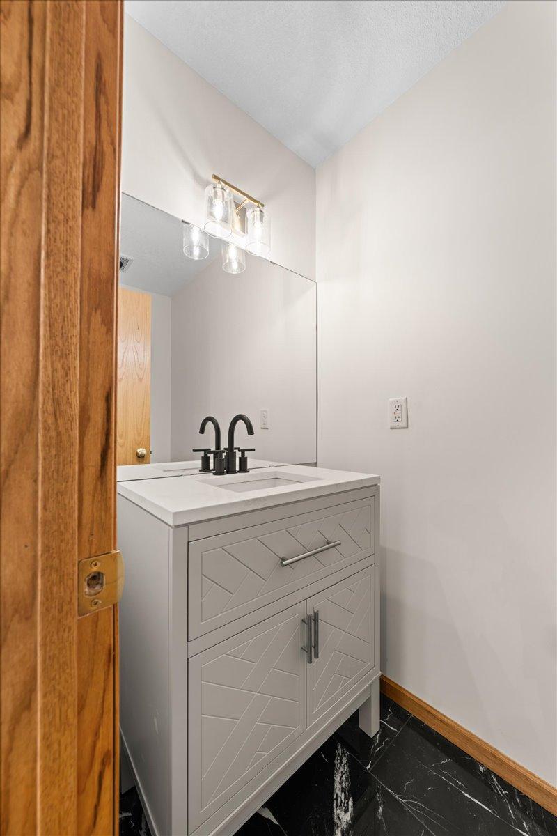 617 Grandview Way Hudson, WI 54016 - Photo 11 of 27 Gallery Image 11