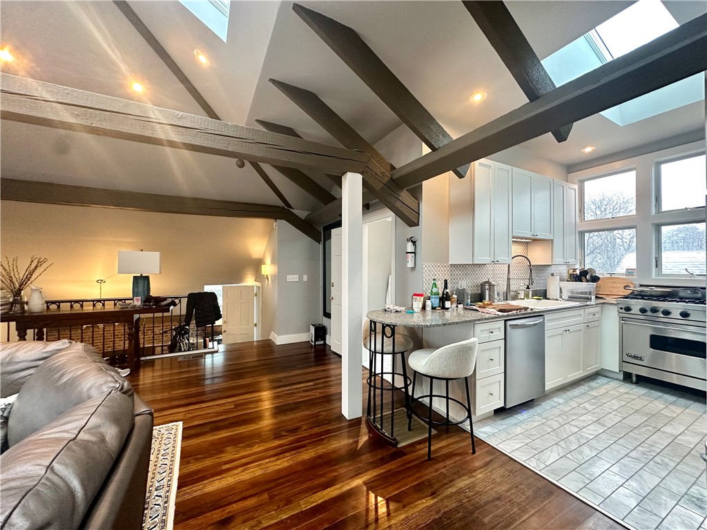 10 Young Street, Unit 3 Newport, RI 02840 - Photo 4 of 29