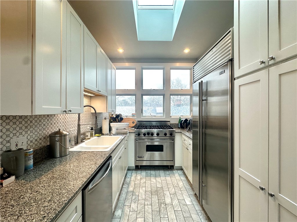 10 Young Street, Unit 3 Newport, RI 02840 - Photo 5 of 29