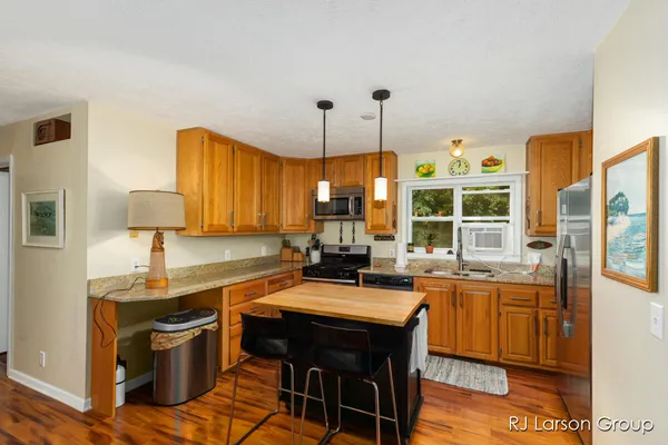 $489,900 | 1007 Orchard Avenue, South Haven, MI 49090