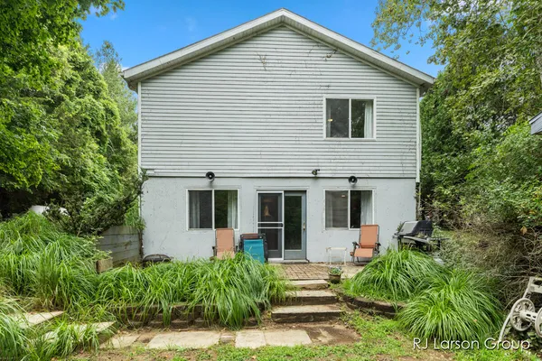$489,900 | 1007 Orchard Avenue, South Haven, MI 49090