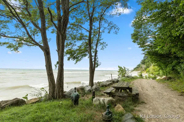 $489,900 | 1007 Orchard Avenue, South Haven, MI 49090