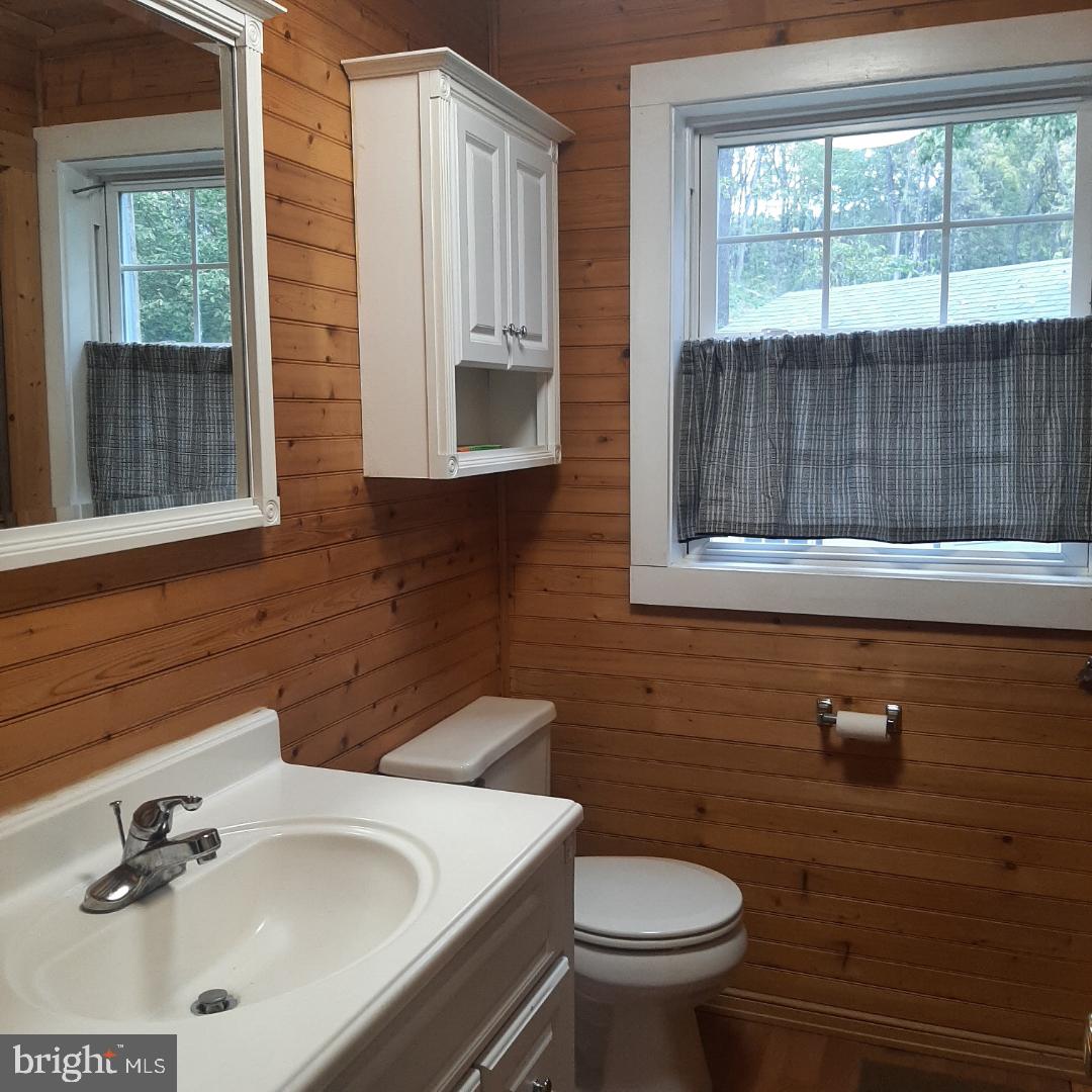 502 Dailey Road Charles Town, WV 25414 - Photo 16 of 18 Bathroom