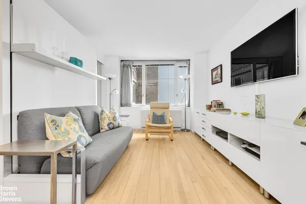 $935,000 | 322 West 57th Street, Unit 49Q | Hell's Kitchen