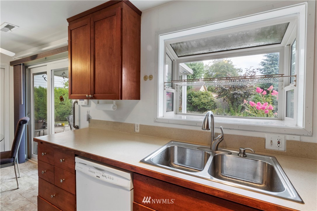 12659 Southeast 170th Street Renton, WA 98058 - Photo 8 of 22 Gallery Image 8