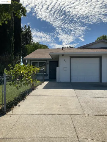 $2,995 | 223 East Trident Drive, Pittsburg, CA 94565
