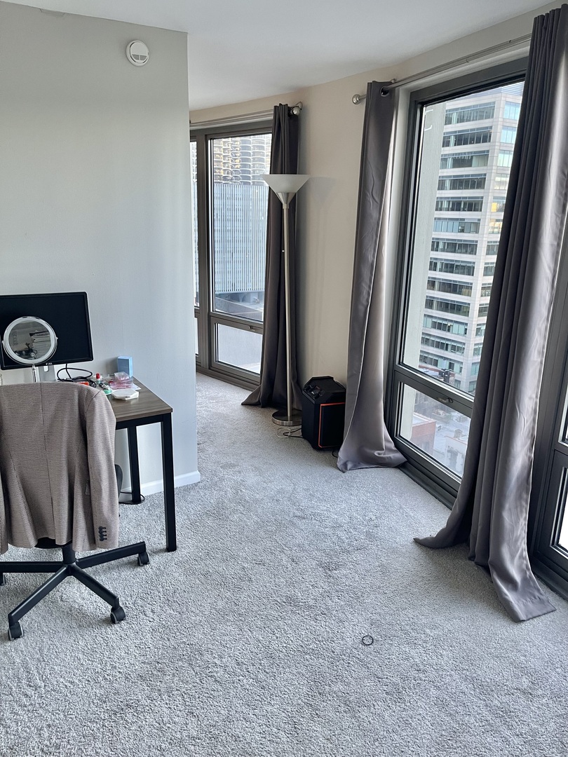 440 North Wabash Avenue, Unit 1903 Chicago, IL 60611 - Photo 21 of 34 a view of a room with gym equipment