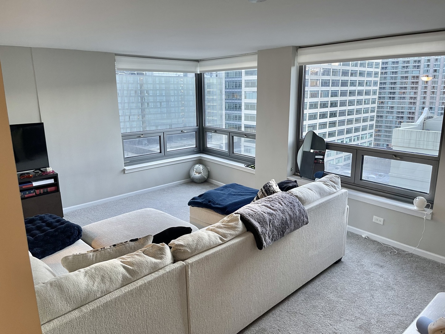 440 North Wabash Avenue, Unit 1903 Chicago, IL 60611 - Photo 3 of 34 a living room with furniture and a floor to ceiling window