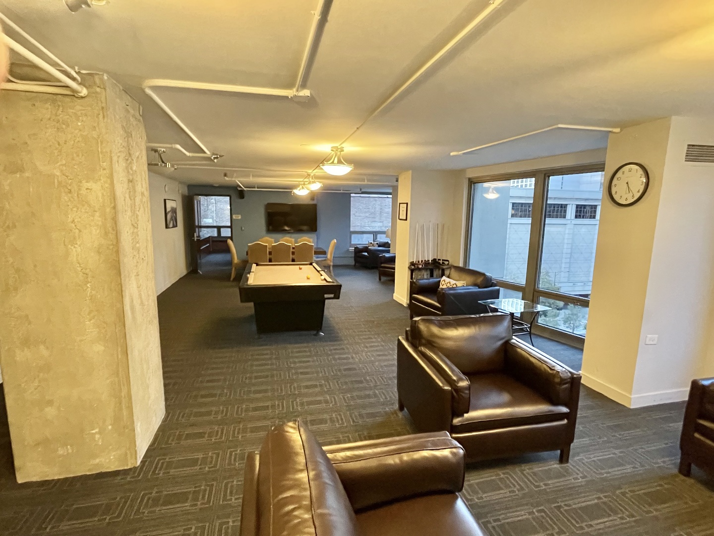 440 North Wabash Avenue, Unit 1903 Chicago, IL 60611 - Photo 31 of 34 a living room with furniture and a table