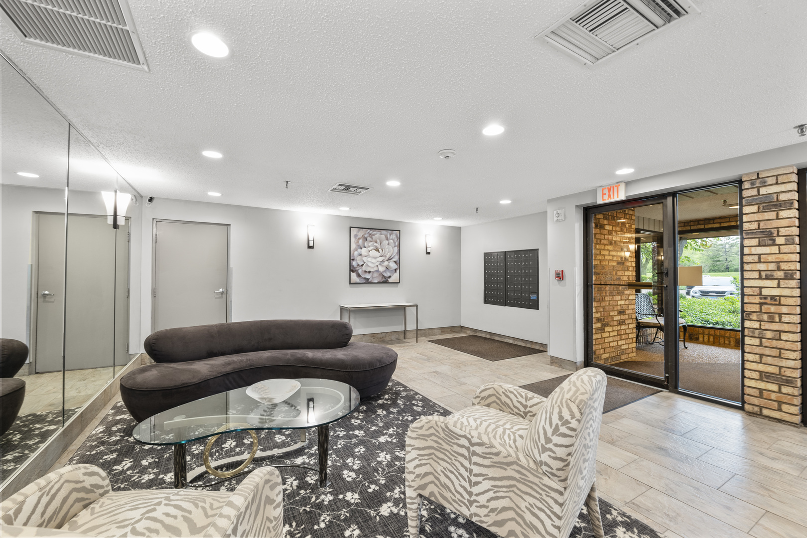 1771 Mission Hills Road, Unit 412 Northbrook, IL 60062 - Photo 3 of 21 a living room with furniture and a window