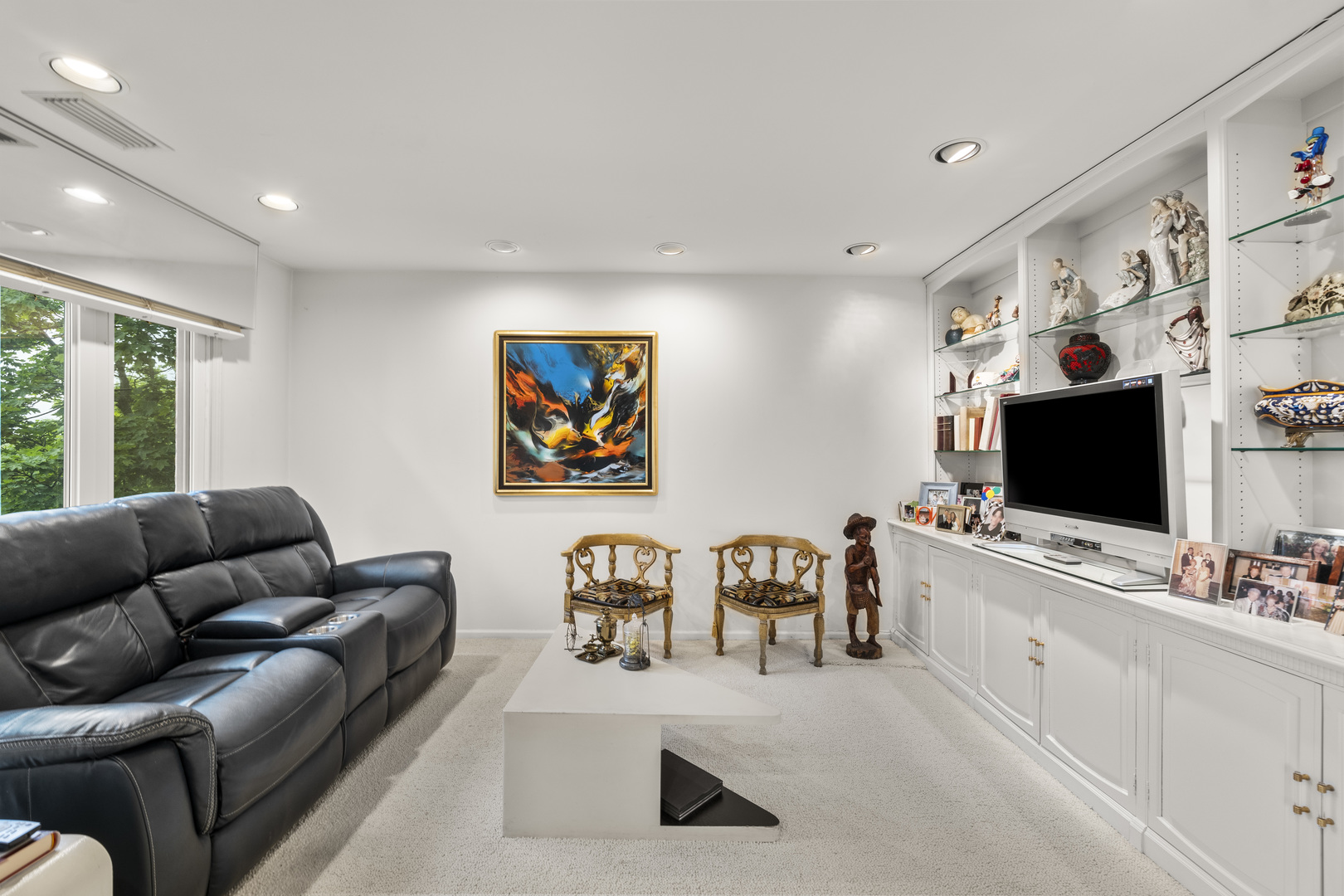 1771 Mission Hills Road, Unit 412 Northbrook, IL 60062 - Photo 8 of 21 a living room with furniture and a flat screen tv