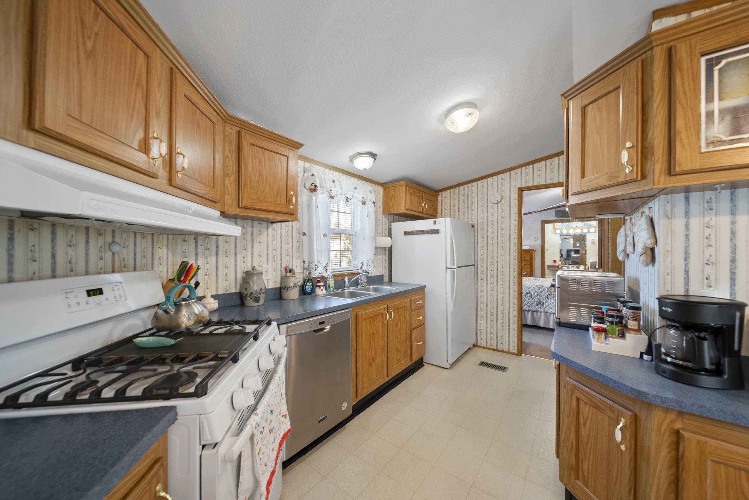 6 Adams Street Epsom, NH 03234 - Photo 7 of 31