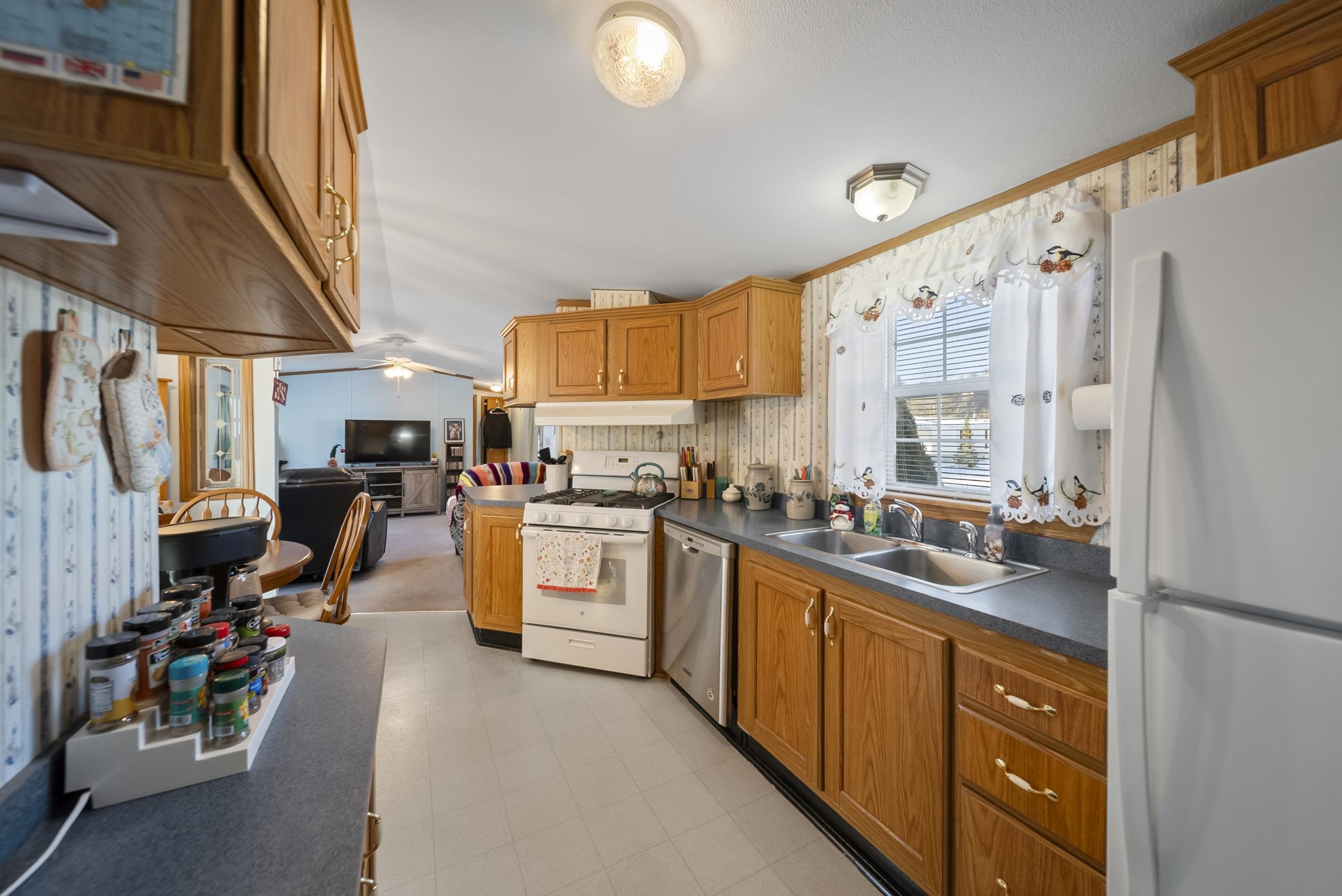 6 Adams Street Epsom, NH 03234 - Photo 8 of 31