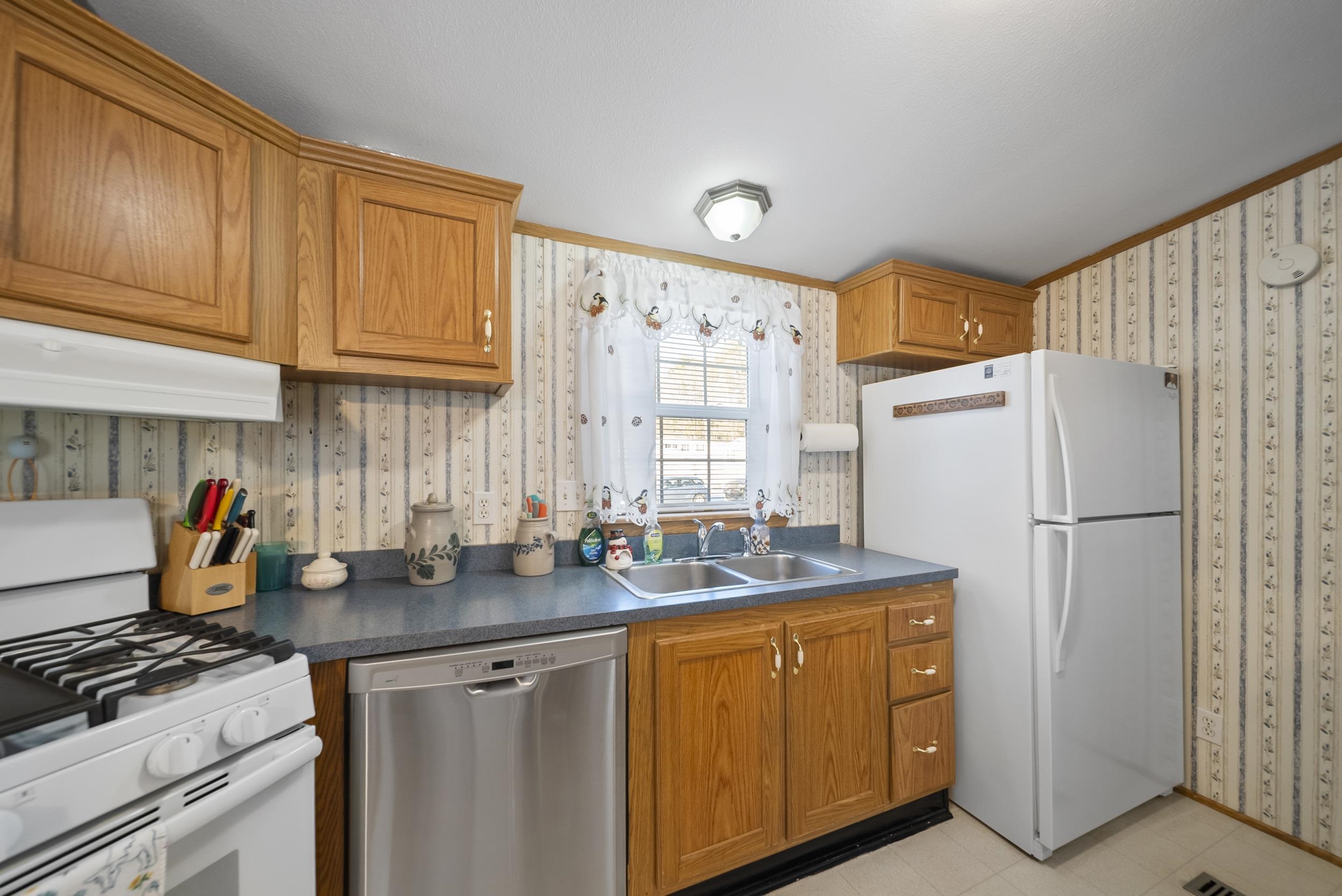 6 Adams Street Epsom, NH 03234 - Photo 9 of 31