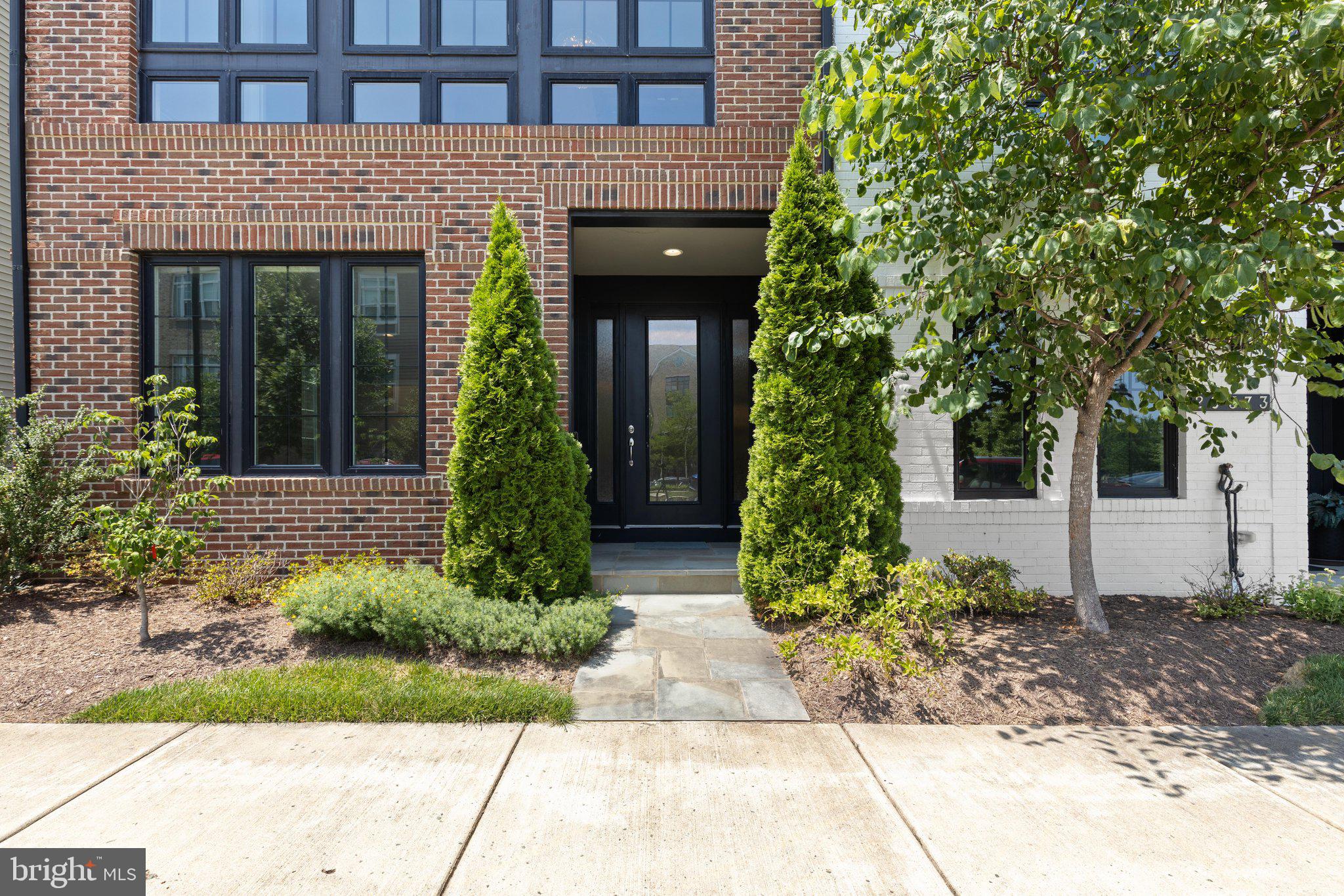 20375 Codman Drive Ashburn, VA 20147 - Photo 3 of 63 Welcoming covered front entrance