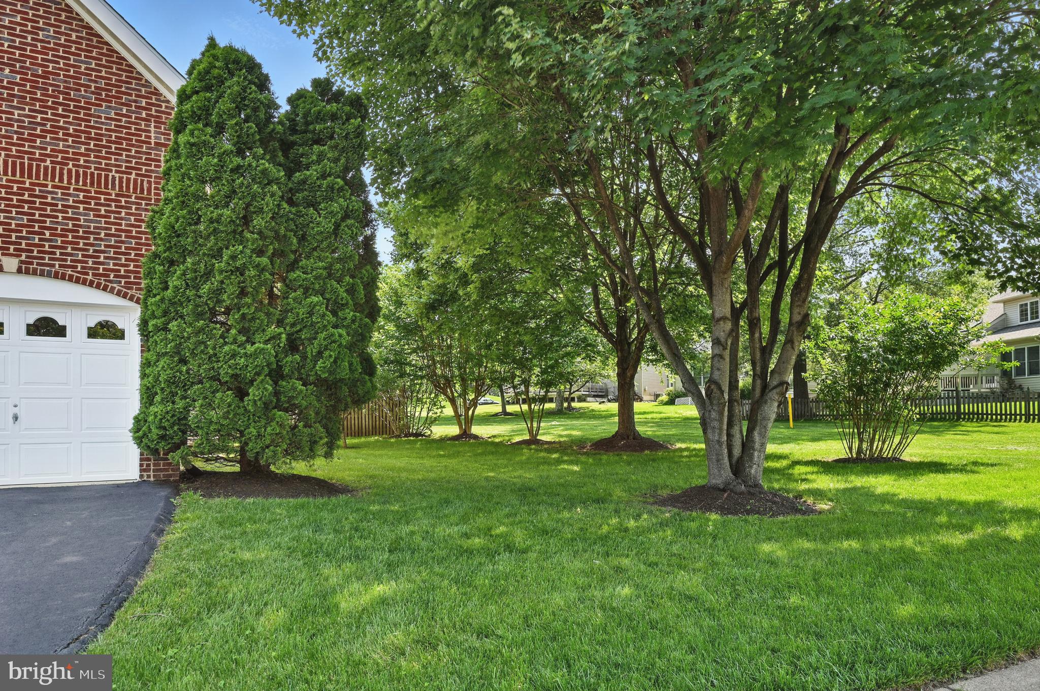 10861 Hunter Gate Way Reston, VA 20194 - Photo 67 of 79 Side Yard