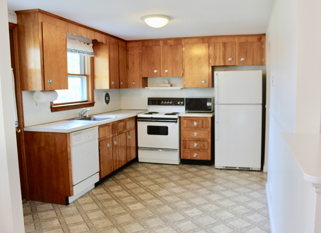 54 Selwyn Road Braintree, MA 02184 - Photo 8 of 28 Gallery Image 8
