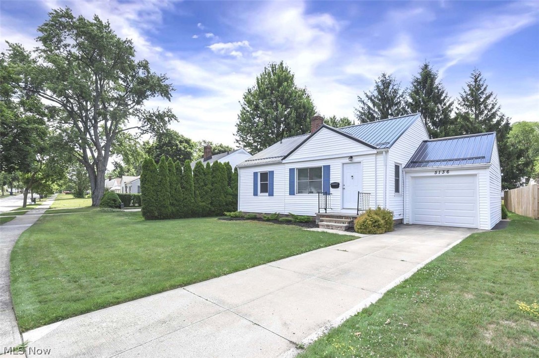 5136 Bridgewater Road Lyndhurst, OH 44124 - Photo 4 of 29 Gallery Image 4