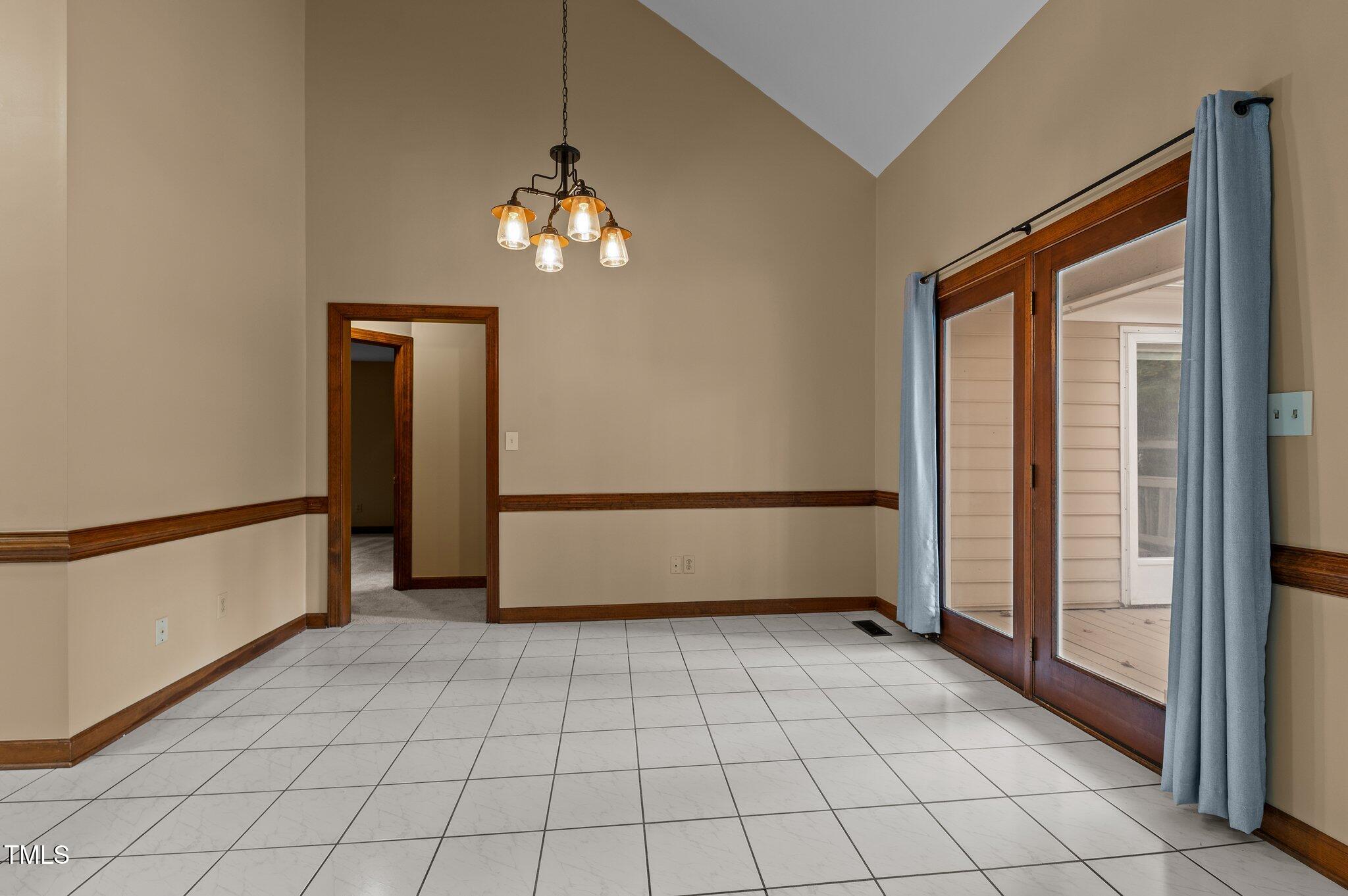 5621 Raddington Street Raleigh, NC 27613 - Photo 19 of 34 Breakfast Area