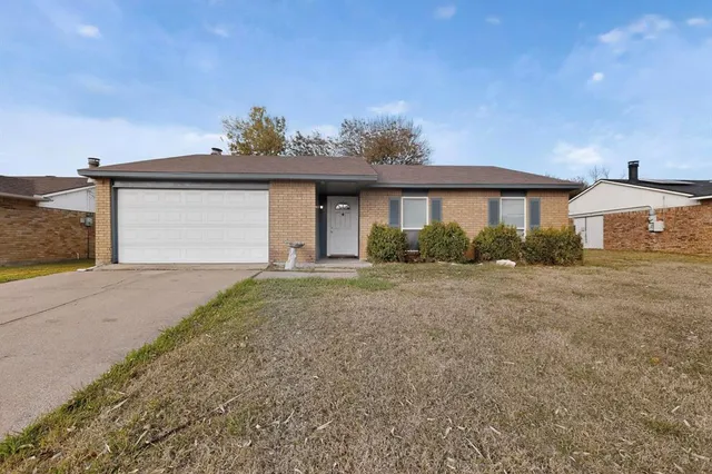 $2,000 | 6805 Newcastle Place, North Richland Hills, TX 76182