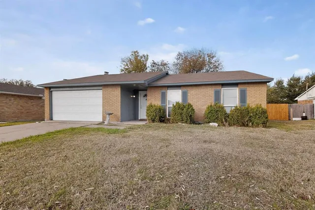 $2,000 | 6805 Newcastle Place, North Richland Hills, TX 76182