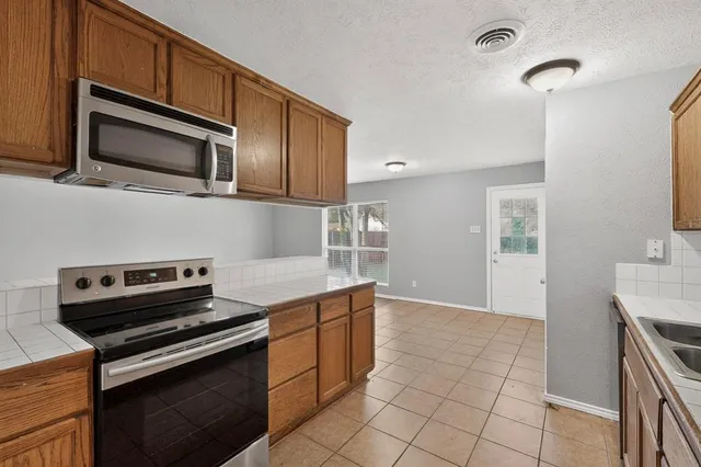 $2,000 | 6805 Newcastle Place, North Richland Hills, TX 76182