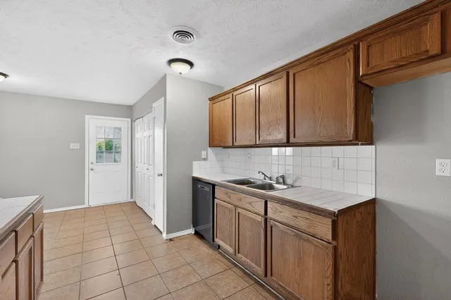 $2,000 | 6805 Newcastle Place, North Richland Hills, TX 76182