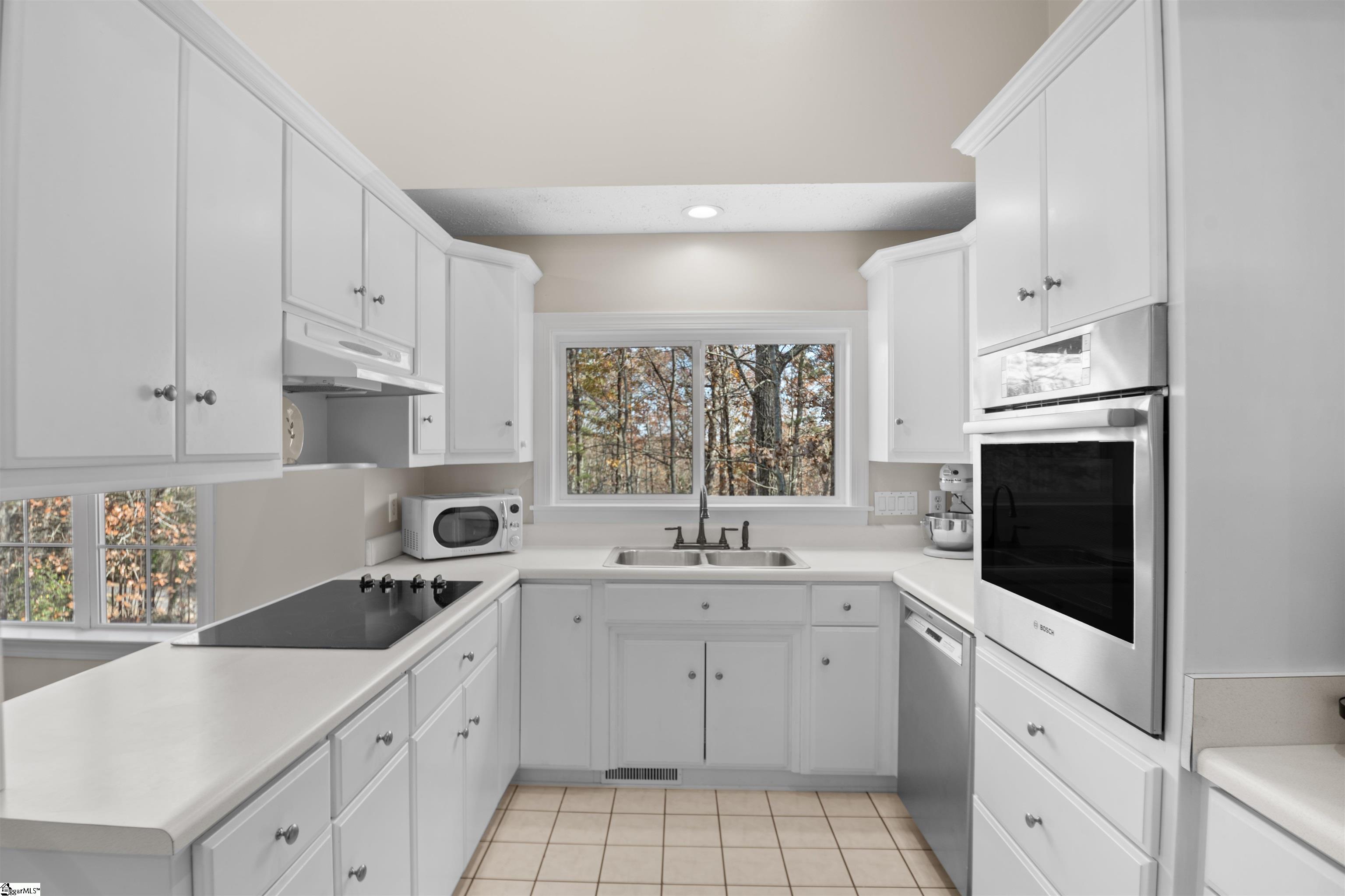 310 Raven Cliff Road Cleveland, SC 29635 - Photo 3 of 46