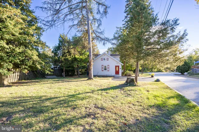 a house with swimming pool in front of it