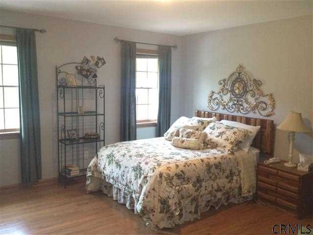 2013 Lisa Lane Schenectady, NY 12303 - Photo 11 of 24 Photo 11