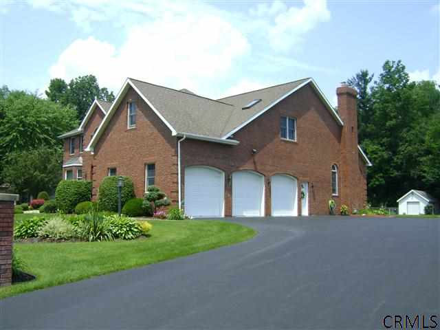 2013 Lisa Lane Schenectady, NY 12303 - Photo 17 of 24 Photo 17