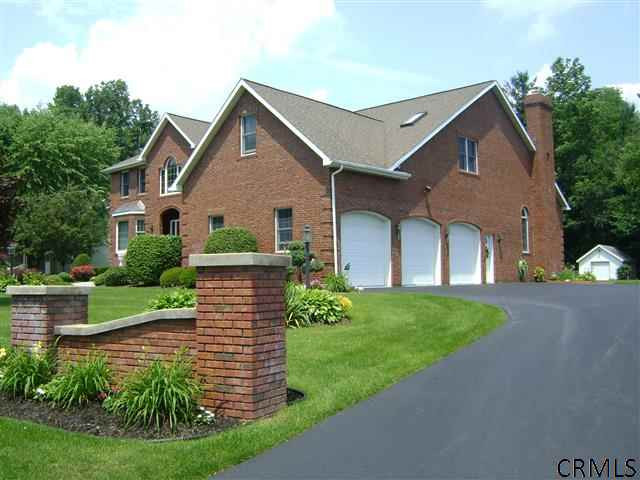 2013 Lisa Lane Schenectady, NY 12303 - Photo 18 of 24 Photo 18