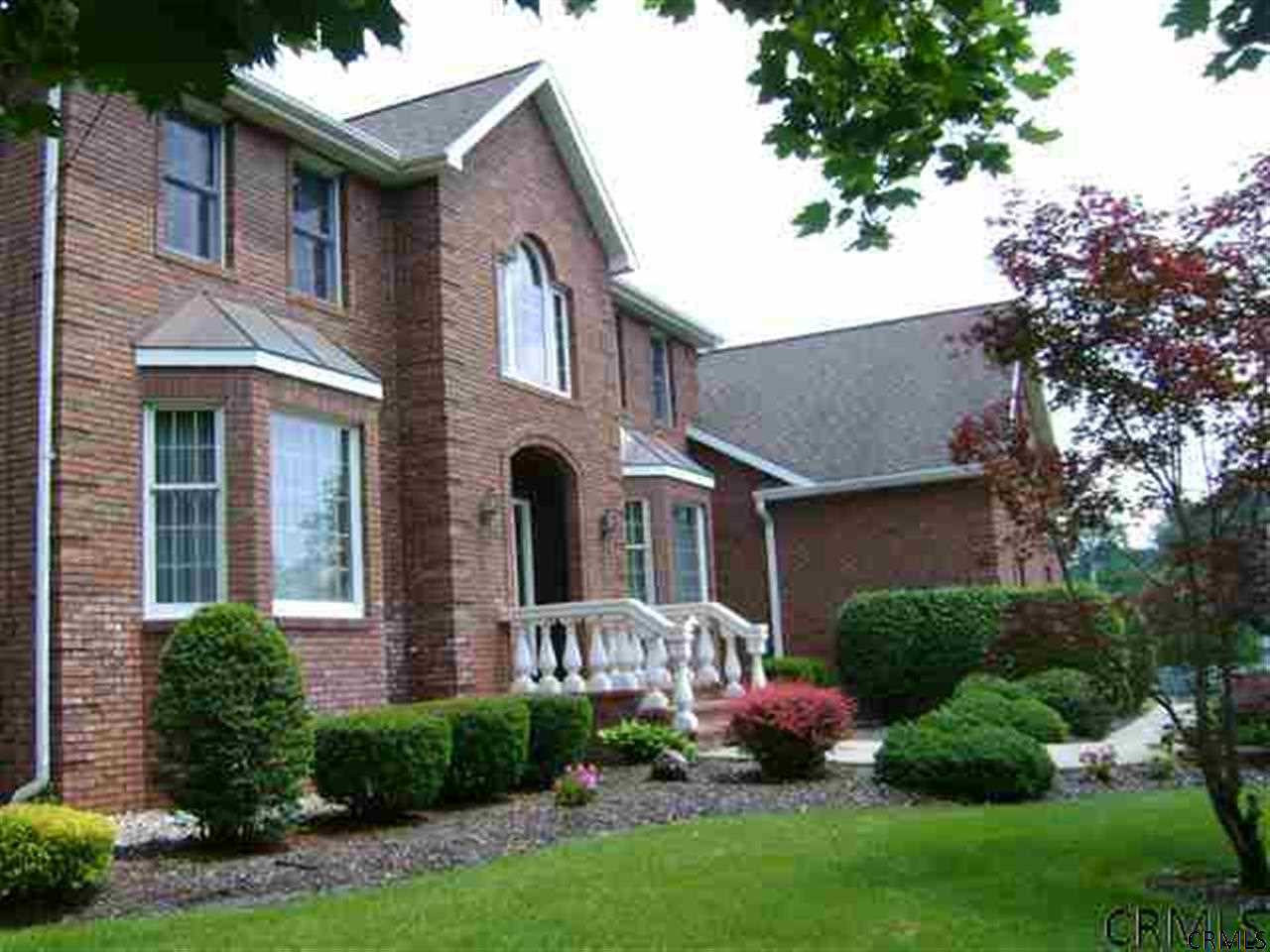 2013 Lisa Lane Schenectady, NY 12303 - Photo 2 of 24 Photo 2
