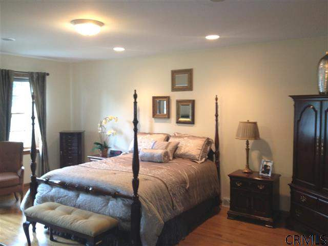 2013 Lisa Lane Schenectady, NY 12303 - Photo 10 of 24 Photo 10