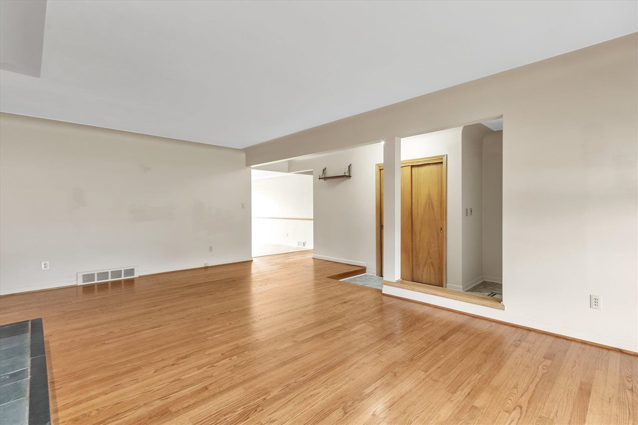 41655 Utica Road Sterling Heights, MI 48313 - Photo 10 of 43 50058720-9.JPG