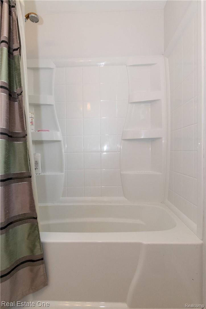 2288 Indian Road Lapeer, MI 48446 - Photo 12 of 29 2288IndianRd-19.jpg
