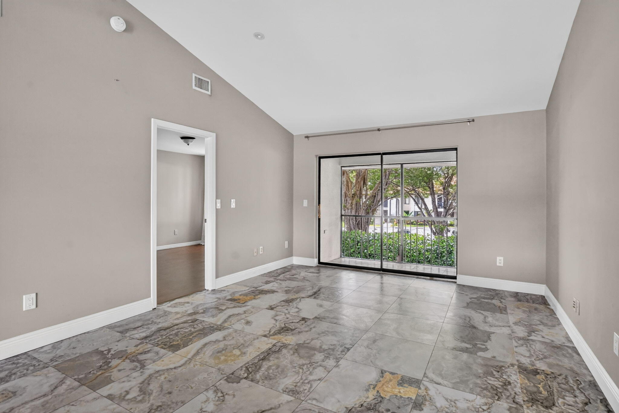 301 Club Circle, Unit 208 Boca Raton, FL 33487 - Photo 13 of 37 13-web-or-mls-DSC_3939