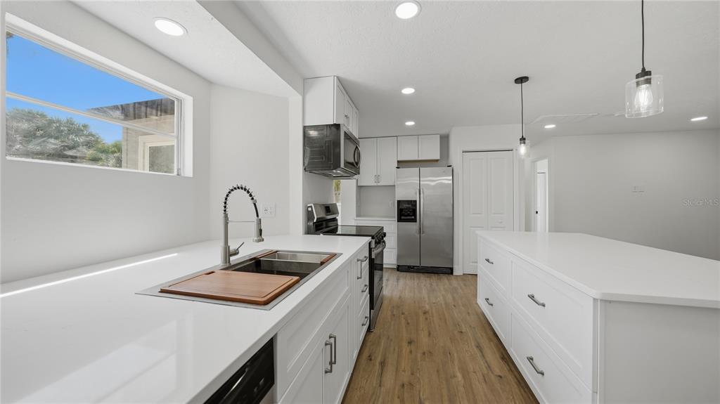 561 Yale Road Venice, FL 34293 - Photo 3 of 23