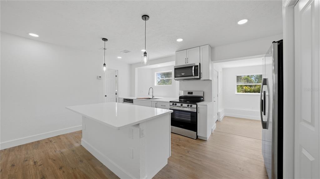 561 Yale Road Venice, FL 34293 - Photo 4 of 23