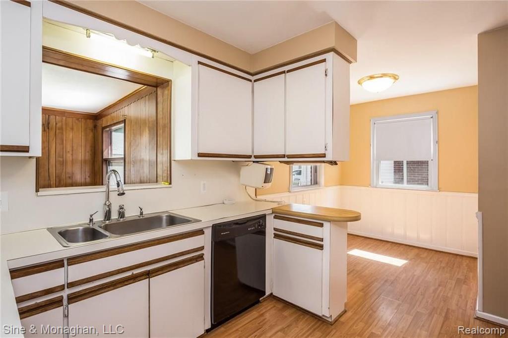 1766 Newcastle Road Grosse Pointe, MI 48236 - Photo 10 of 39