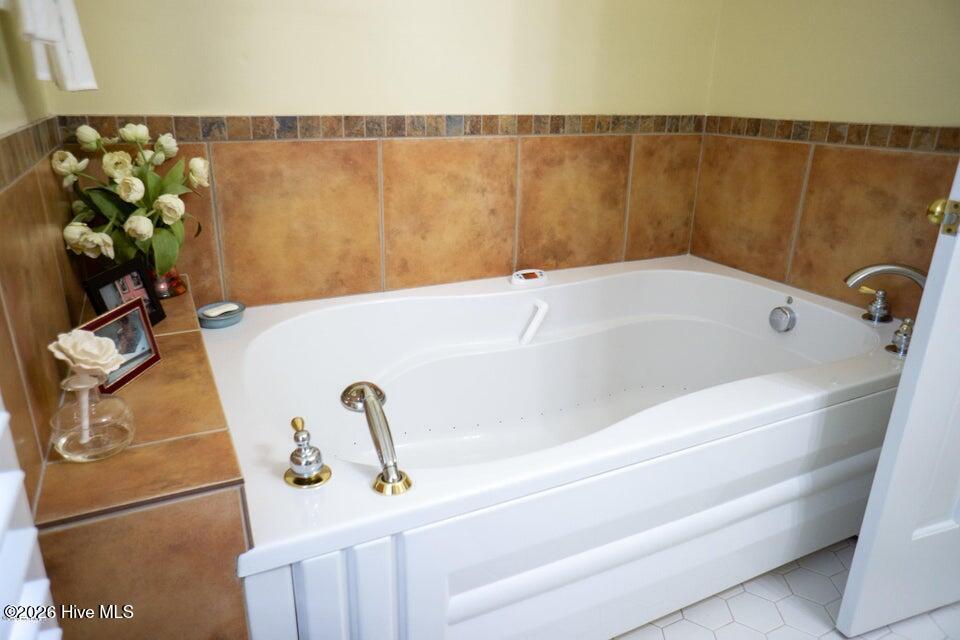 114 Canterbury Road Northwest Wilson, NC 27896 - Photo 26 of 35 25_Spa Tub