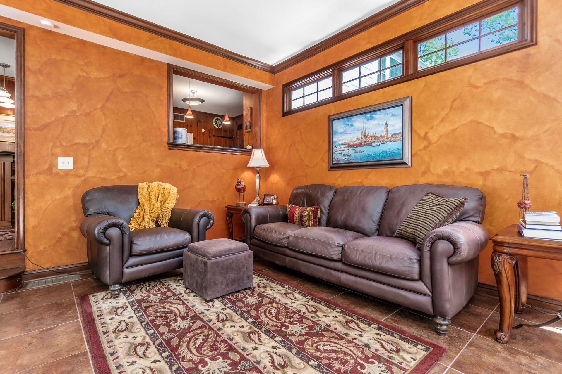 1085 Shady Lane Road Columbus, OH 43227 - Photo 34 of 121 Family Room