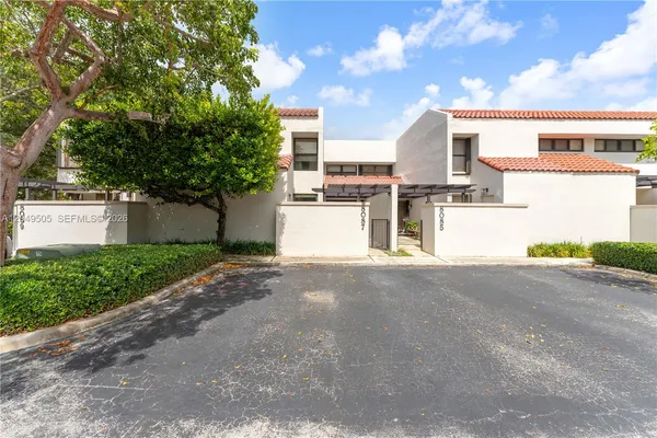 $3,900 | 8087 Southwest 86th Terrace, Miami, FL 33143